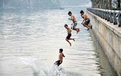 Học sinh lớp 4 trượt chân, đuối nước thương tâm