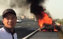 Tài xế gào khóc bên ô tô bốc cháy trên cao tốc