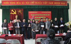 Báo Giao thông trao quà cho người khuyết tật phường Thượng Đình