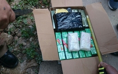 Bế con nhỏ vận chuyển 10 bánh heroin và hàng ngàn viên ma túy