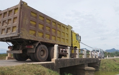 Cấm xe tải từ 3 trục qua cầu tạm Phú Nhuận