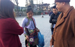 Bán hàng rong, chèo kéo khách vẫn tiếp diễn ở Sa Pa