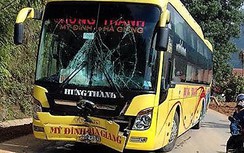 Đâm trực diện xe khách, đôi vợ chồng trẻ thương vong