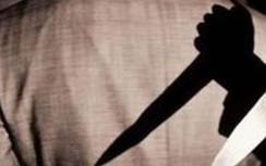 Nghi vợ ngoại tình vì làm đêm về muộn, chồng đâm vợ tử vong
