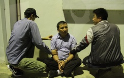 Đi xe biển xanh giả, vận chuyển 40 bánh heroin