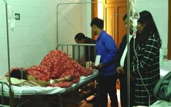 Mang thuốc súng kíp ra phơi, 2 người bị bỏng nặng