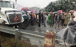 2 cha con thương vong sau tai nạn liên hoàn trên cao tốc