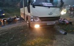 Xe khách đấu đầu xe máy trên quốc lộ, 1 người chết tại chỗ
