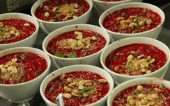 Ăn tiết canh chiều 30 Tết, người đàn ông hôn mê, suy hô hấp