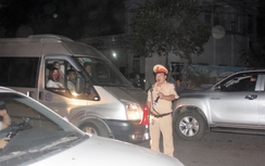 CSGT căng mình điều tiết giao thông trong đêm tại Lễ hội Đền Hùng