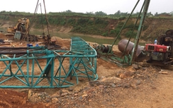 Sập cần cẩu thi công cầu Tình Húc, 2 người tử vong