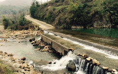 Lào Cai: Phân luồng giao thông sửa chữa ngầm Piềng Láo