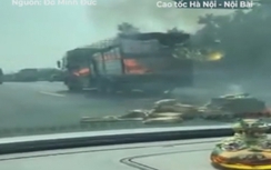 Xe đầu kéo cháy ngùn ngụt vẫn chạy băng băng trên cao tốc