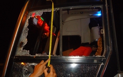 Đang truy tìm thêm 5 đối tượng ném đá, chặn xe để đập phá