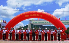 Hơn 100km đường HCM qua Gia Lai "về đích" sớm