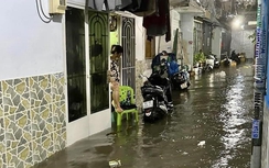 TP. HCM: Mưa lớn từ chiều đến tối, nhiều tuyến đường ngập nặng