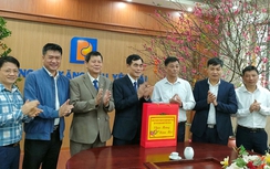 Yên Bái: Đảng ủy Khối cơ quan và doanh nghiệp và Hiệp hội Doanh nghiệp tỉnh tặng quà công nhân, người lao động