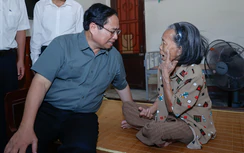 Thủ tướng thăm, tặng quà người có công và trẻ em, người khuyết tật tại Quảng Bình