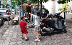 Hà Nội: Sân chơi công cộng bị chiếm dụng tràn lan