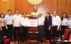 Bộ Xây dựng trao tặng 2,5 tỷ đồng ủng hộ đồng bào khắc phục hậu quả thiên tai bão lũ