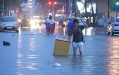 Người dân Cần Thơ chật vật ứng phó với triều cường
