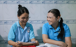 Đứng lên từ “bão” Covid-19, viết tiếp ước mơ…