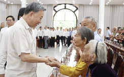 Tổng Bí thư Tô Lâm gặp mặt Mẹ Việt Nam anh hùng, gia đình chính sách ở Đồng Tháp