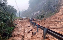 Khánh Hòa: Khoảng 50 phương tiện cùng hàng trăm người mắc kẹt tại đèo Khánh Lê