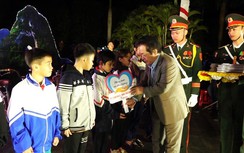 Ngày hội “Xuân Khu 5 đoàn kết - Tết thắm tình quân dân” tại huyện miền núi Ba Tơ