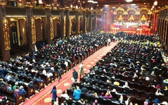 Quảng Ninh: Hàng vạn du khách về Yên Tử dâng hương trong Lễ khai hội năm 2025