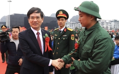 Hạ Long: Lễ giao nhận quân trang trọng, mang tính giáo dục truyền thống cao