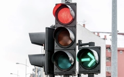 Tổng rà soát, giải quyết bất cập trong hệ thống biển báo, đèn tín hiệu giao thông