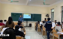 Bộ Chính trị quyết định miễn học phí cho học sinh phổ thông công lập trên cả nước