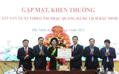 Ca sỹ Hòa Minzy cùng dàn Anh trai Say hi chung sân khấu quảng bá dân ca quan họ Bắc Ninh trong ngày ra mắt MV “khủng”