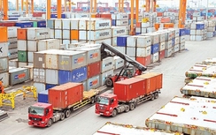 Có được yêu cầu nhà thầu cung cấp tờ khai hải quan hàng hóa?