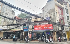 Hà Nội: Cáp viễn thông, điện lực giăng kín nhiều tuyến phố