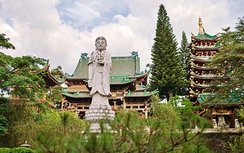 Ngôi chùa kiến trúc độc đáo, khuôn viên xanh mát nổi tiếng nhất Gia Lai