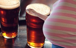 Bà bầu uống chút bia rượu ngày Tết cũng có thể nhận hậu quả khủng khiếp