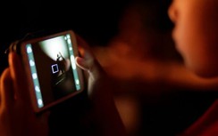 Câu nói khéo của người mẹ khi bắt gặp con lén xem phim người lớn