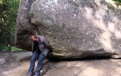 Kinh ngạc tảng đá nặng tới 137 tấn nhưng ai cũng di chuyển được nhờ 1 bí mật