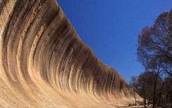 Vách đá ngoạn mục trông như cơn sóng khổng lồ, có niên đại 60 triệu năm