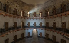 Bên trong nhà tù bỏ hoang từ thế kỷ 19 ở Pháp