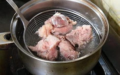 Muốn loại bỏ mùi tanh và tạp chất trong thịt, đây mới là cách làm đúng