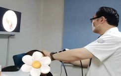 Chàng trai nhầm keo 502 là thuốc nhỏ tai hơn 6 tháng, bác sĩ bàng hoàng không tin nổi