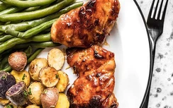 VIDEO: Cách làm đùi gà rán chiên giòn phủ sốt cay ngọt ngon khó cưỡng