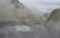 Khám phá hồ nước sôi sùng sục, nước nóng bỏng nhất thế giới