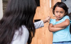 Trẻ cư xử không ngoan khi ở gần bố mẹ, phụ huynh không đặt 6 câu hỏi này cực kỳ thiếu sót