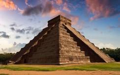 Vỗ vào chân kim tự tháp này sẽ vang lên âm thanh như tiếng một loài chim cổ