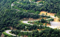 Chỉ cao 700m nhưng du khách phải oằn mình với 66 khúc cua khi leo lên ngọn núi này