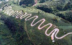 Đường cao tốc nhưng lại xây trên đỉnh núi, nhìn 68 khúc cua khiến ai cũng khiếp sợ